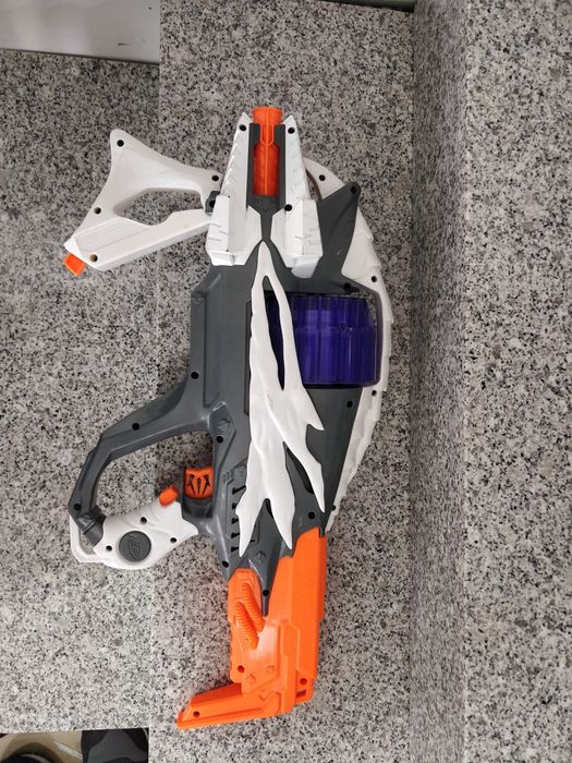 Pistola Nerf Incisor  nova a imitar pistola da guerra das estrelas.