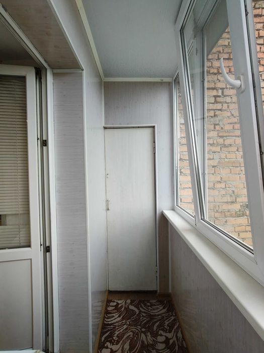 Велика трикімнатна квартира з автономним опаленням в районі цукрового