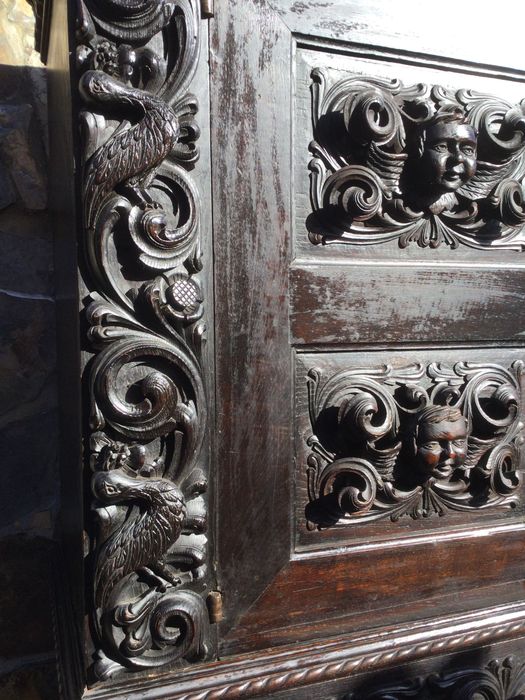 Móvel Copeiro séc XVIII Madeira maciça entalhada Anjos 2,26 mt altura