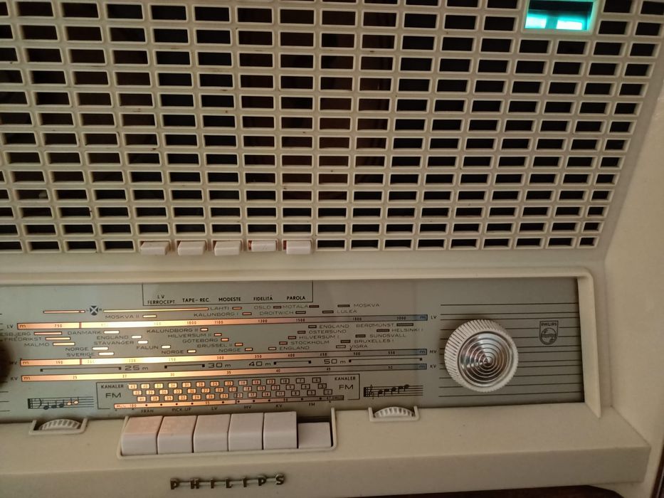 Radio Phiilips Bi - Ampli B6 X 82A tube radio