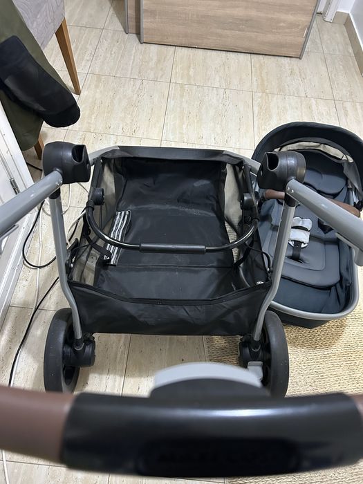 Carrinho de bebé/ criança