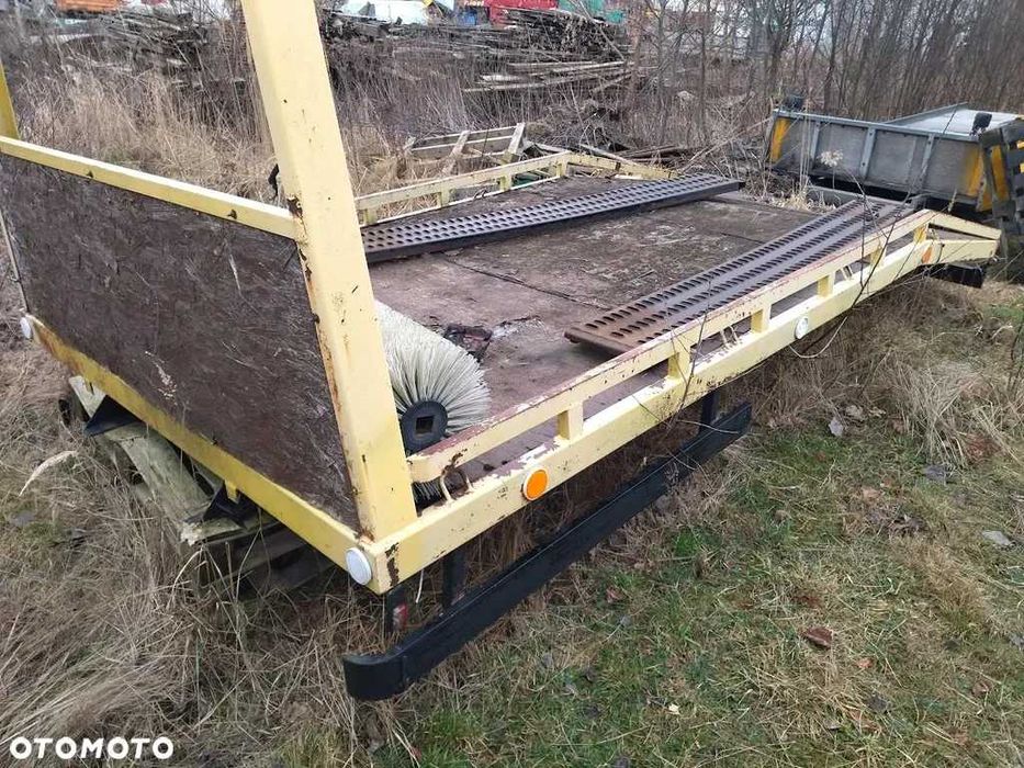 Laweta najazd platforma 4.9x2.3x2.23 pomoc drogowa man iveco renault