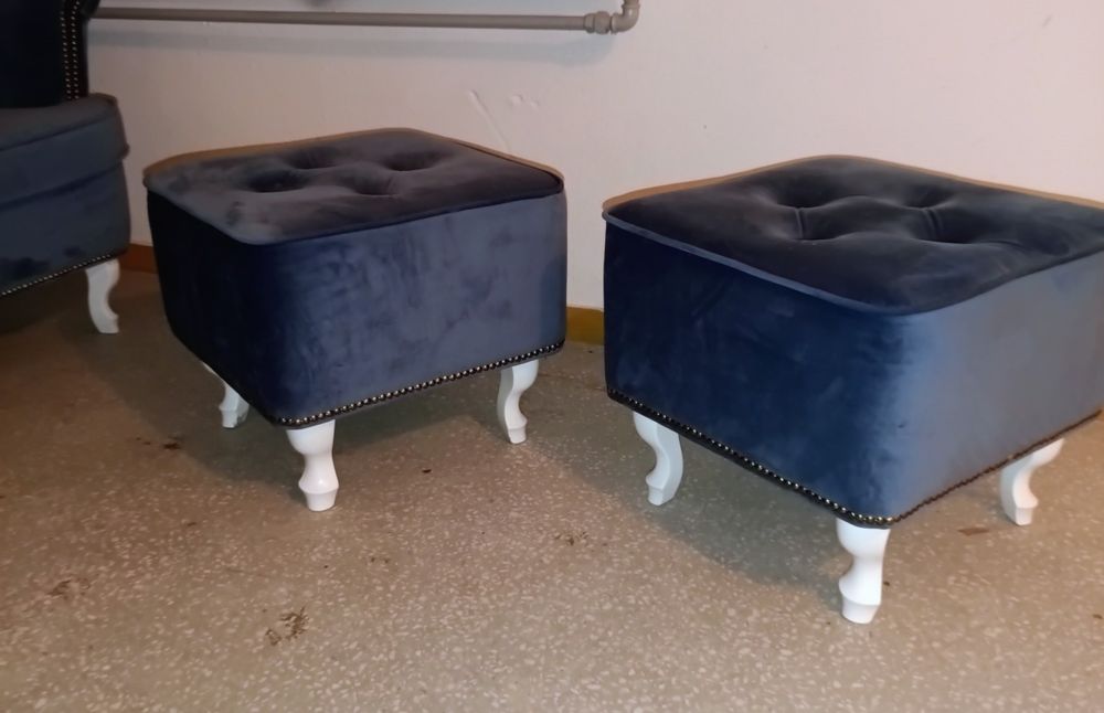 Sofa 3 osobowa z pufami