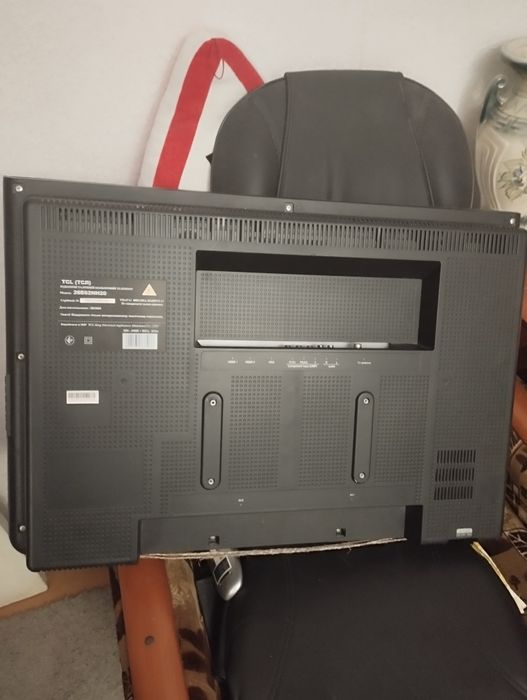 Продам телевизор на запчасти TCL