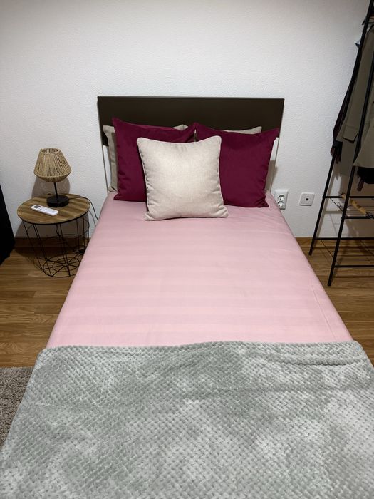Cama de solteiro (colchão não incluido)