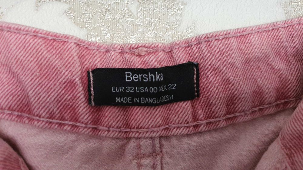 Джинсы Bershka высокая талия розовые