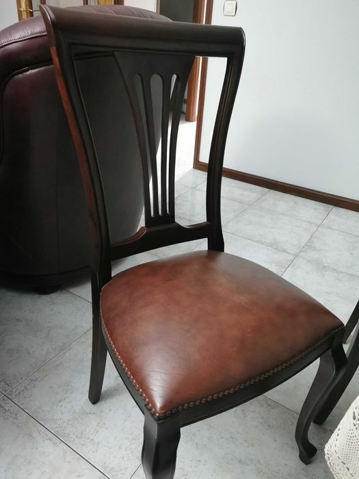 Sala de jantar em cerejeira