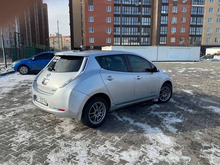 Продам Nissan leaf