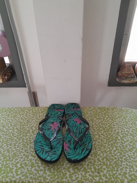 Vendo Chinelos de Senhora muito bonitos como novos