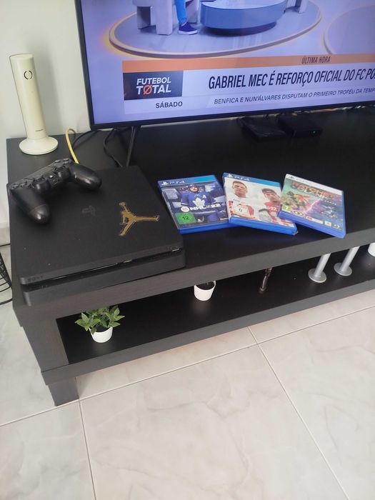 PS4 Slim em perfeito estado