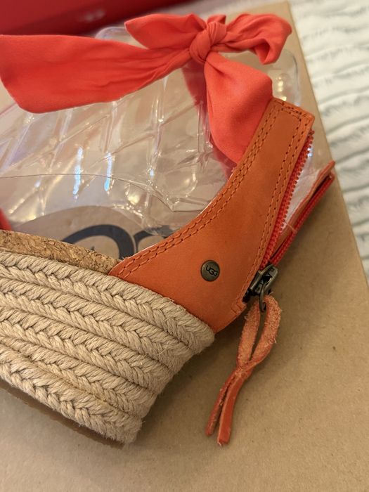 Продам  сандали UGG