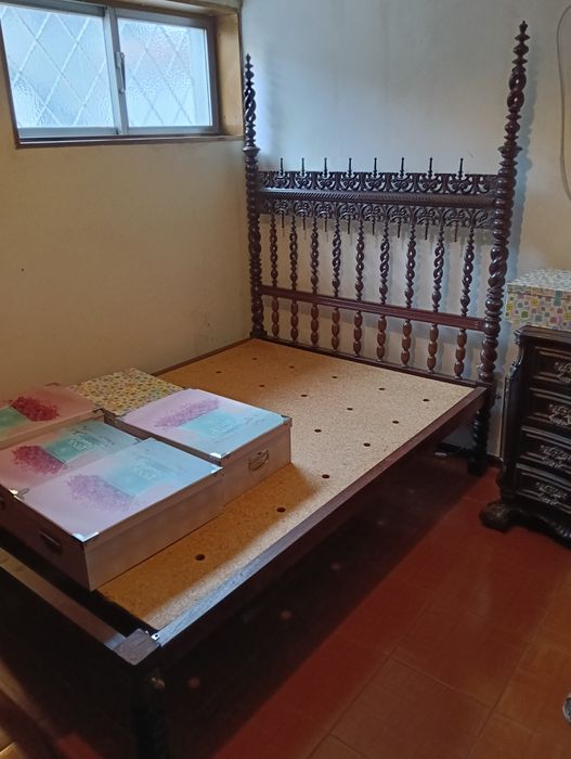 Cama antiga bom estado