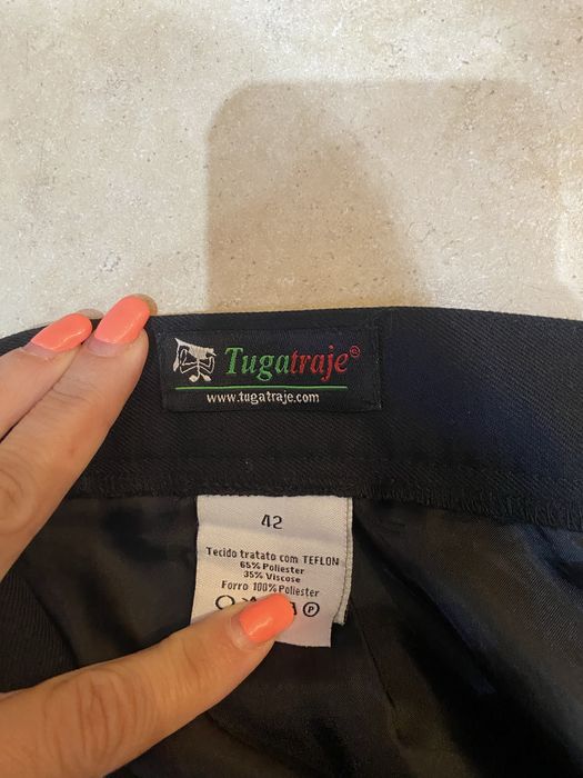 Traje académico feminino completo