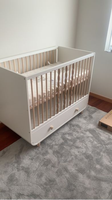 IKEA MYLLRA berço com gaveta
