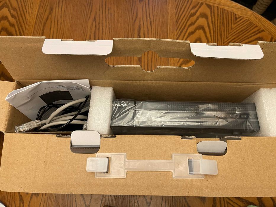 Zestaw monitoringu Hikvision, 4x Kamera Wi-Fi, Rejestrator, 2 Routery