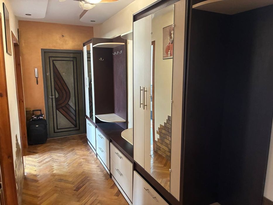 Здається в оренду охайна 3 кімната квартира по Вул.Оболоня