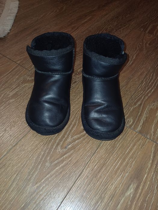 Продам  детские угги UGG