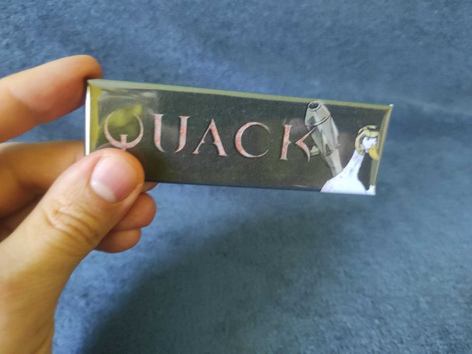 Przypinka Quake - Quack podłużna