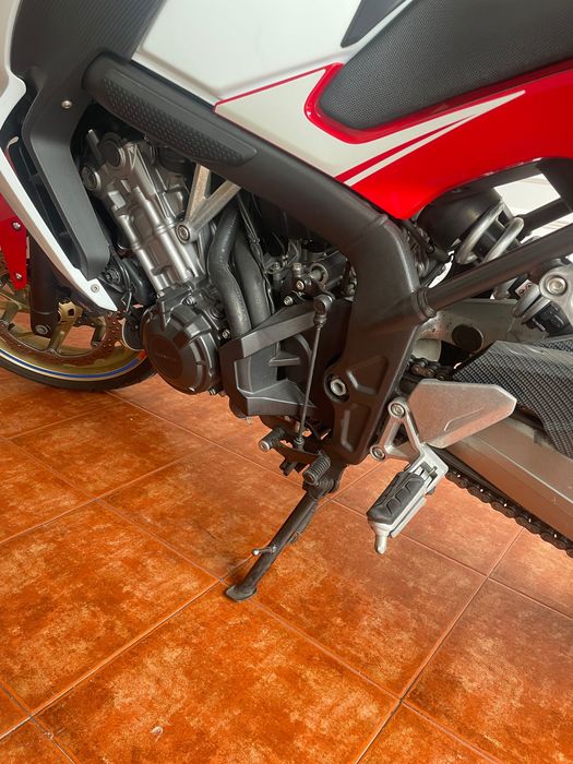 Vendo honda cb650f com quickshifter e vários outros extras