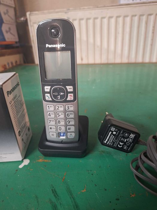 Panasonic Cyfrowy telefon bezprzewodowy stacjonarny KX-TGA681 4szt