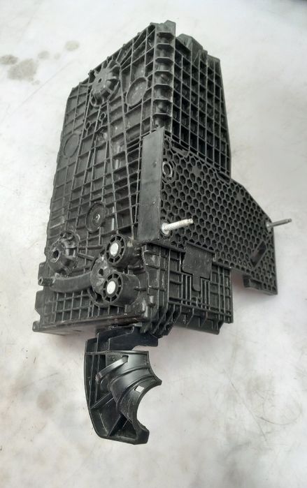 Base / caixa da bateria PEUGEOT 208 II