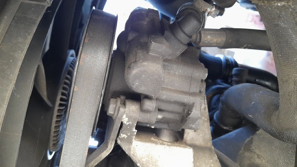 Bomba de direção AUDI A4 (8E2, B6)