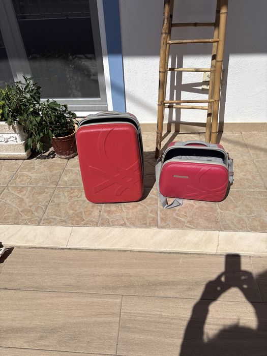 Conjunto de malas de viagem.