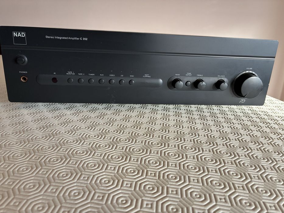 Amplificador integrado NAD C352