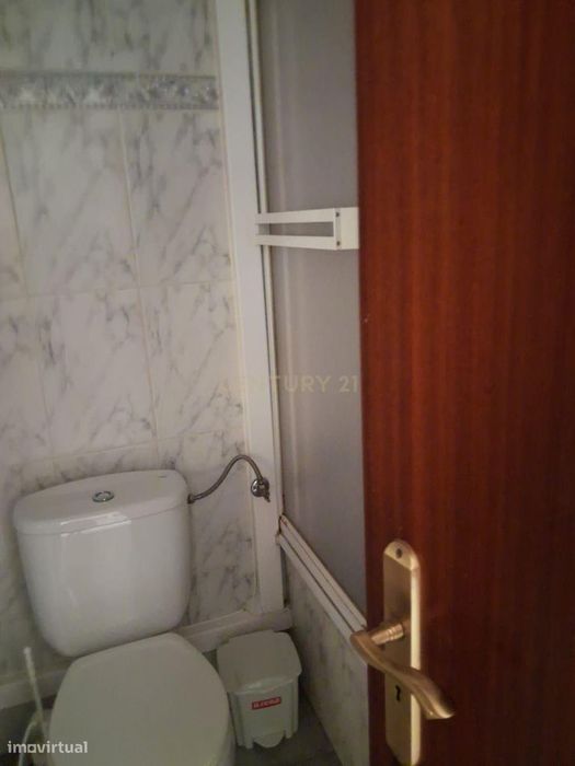 Apartamento para “ARRENDAMENTO”, de tipologia T3, com 1 WC, varanda co