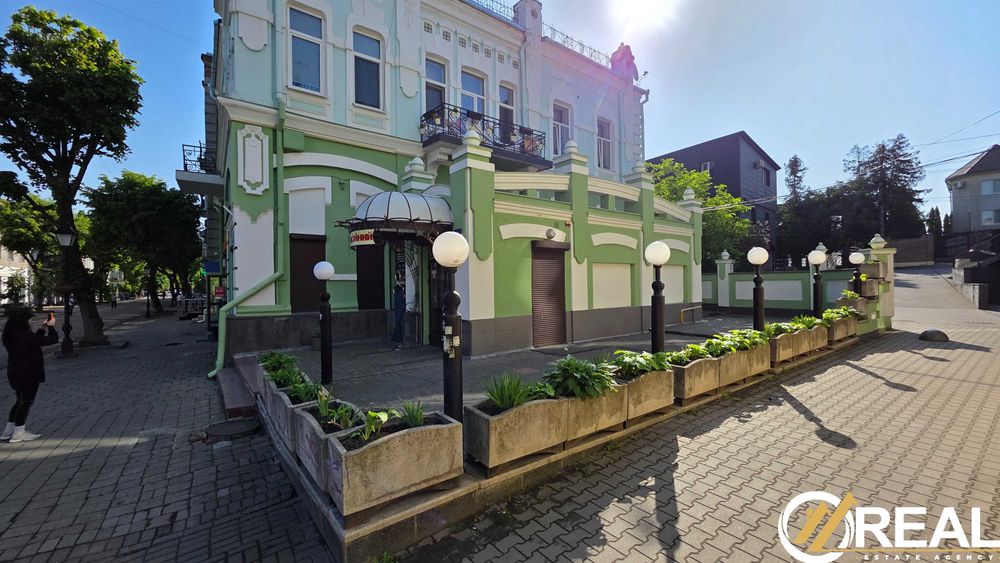 Продаж унікального торгового приміщення в центрі Луцька(вул.Л.Українки 32)