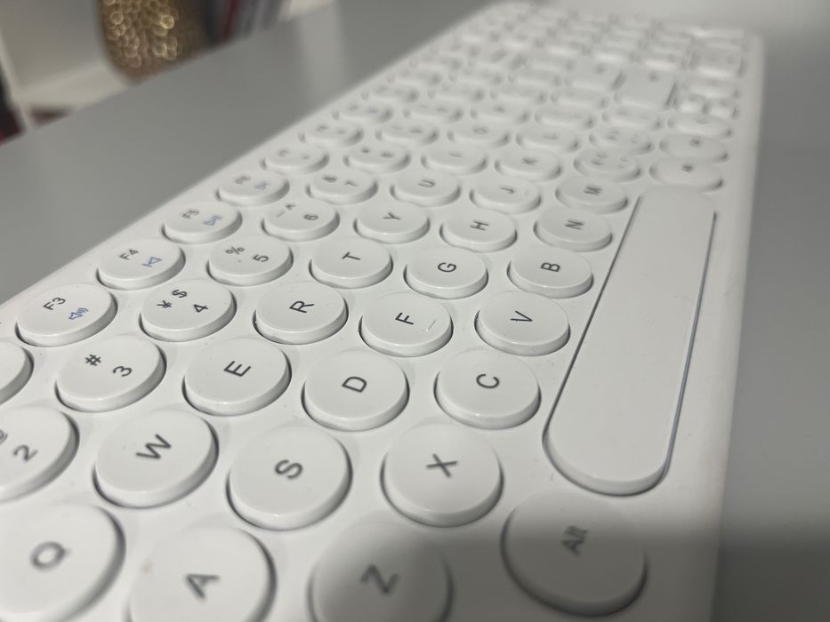 Teclado branco - máquina de escrever - sem fios - iMac
