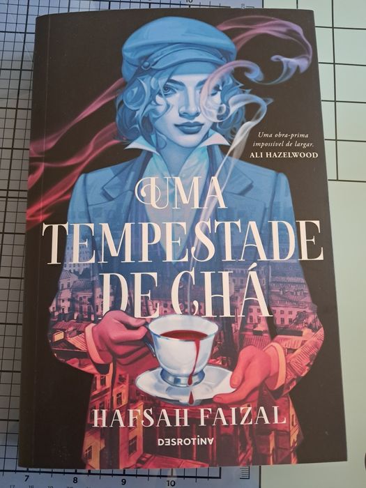 Livro "Uma Tempestade de Chá"