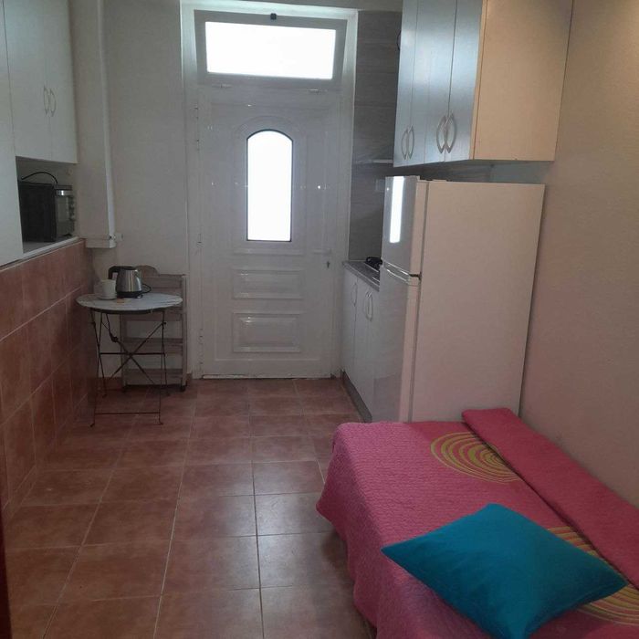 Quarto para arrendar, despesas incluídas, com casa da banho e pequena cozinha uso privado, em Fatima