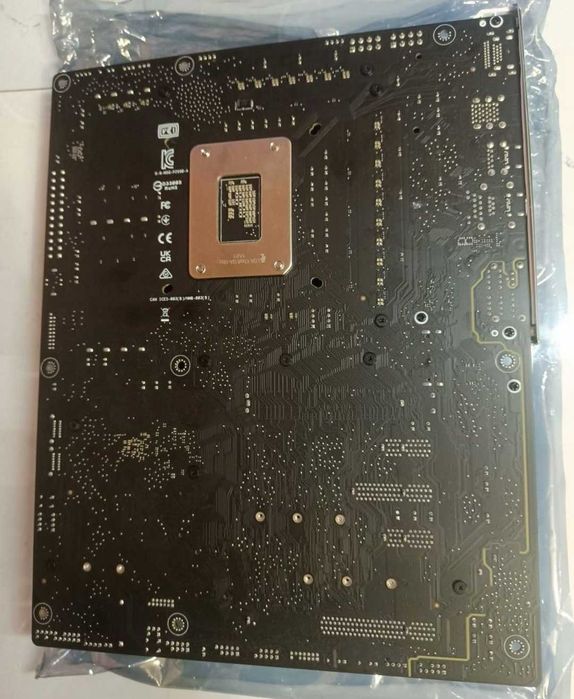 Материнська плата Asus Prime Z690