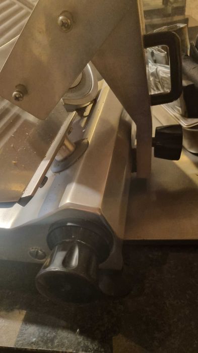 Máquina de cortar presuntos fiambre etc HSB 300