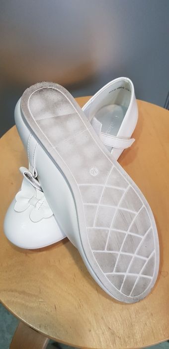 Buty białe-baleriny 36
