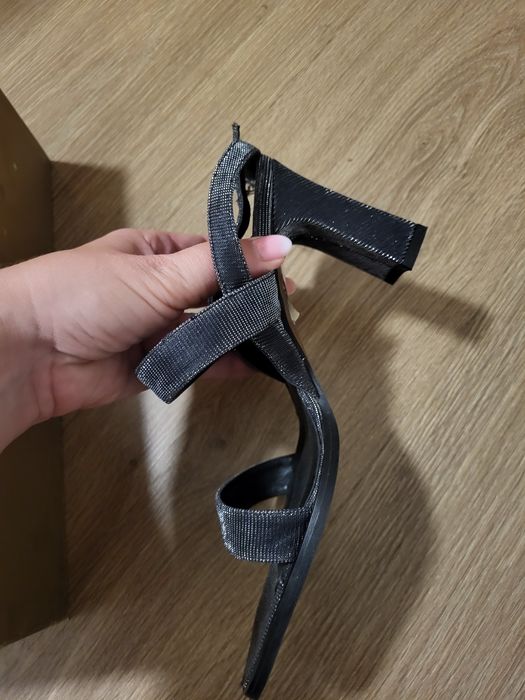 Sandały na obcasie Ryłko 37 nowe