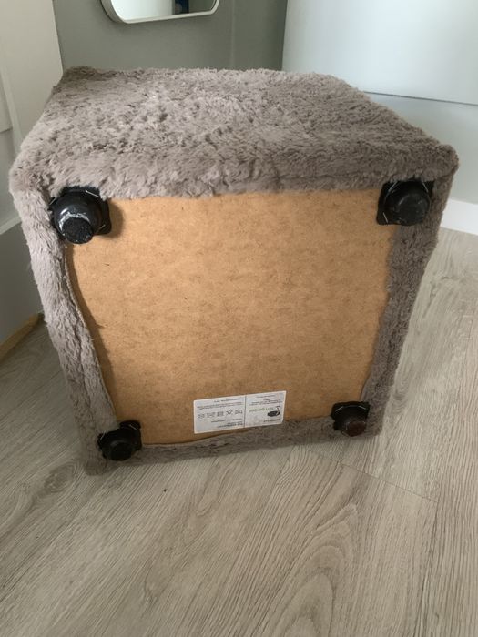 Puf na Nóżkach Beżowy