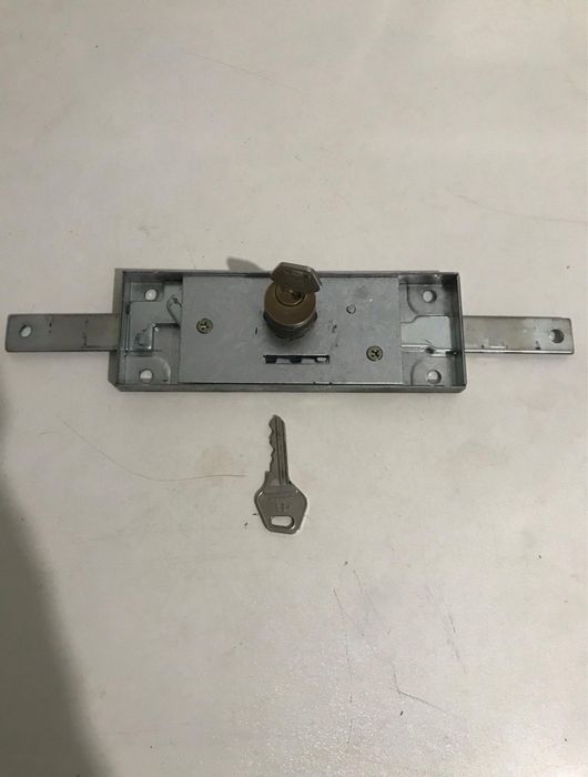 Fechadura con dos chaves