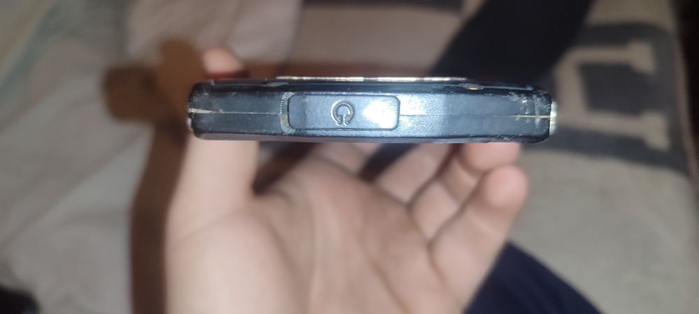 Продам на запчасти телефон