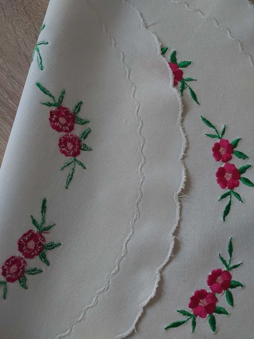 Serwetka haftowana średnica 44 cm