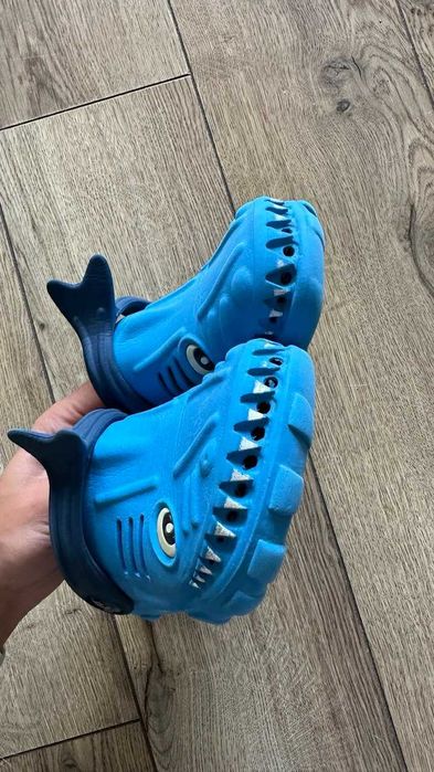 kapcie typu crocs rekin gumowe na basen domowe sandały 11 28 rozmiar Next