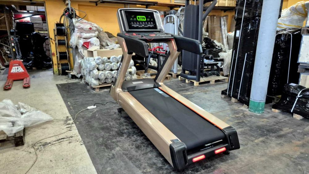 Bieżnia klubowa nowa 260 kg cała czarna