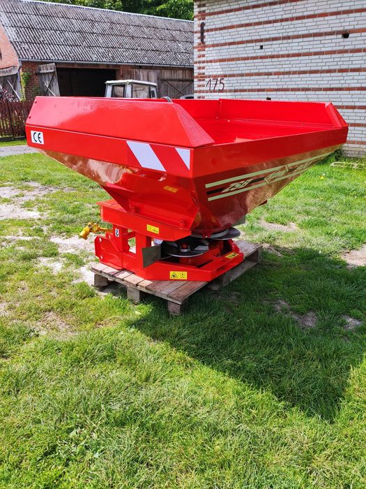 Rozsiewacz Kuhn ZSB 900