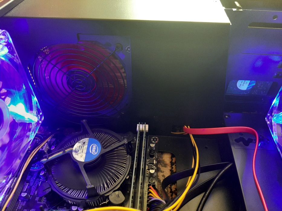 Komputer gemingowy Windows 11  256 SSD Nvidia GTX 1050i z monitorem