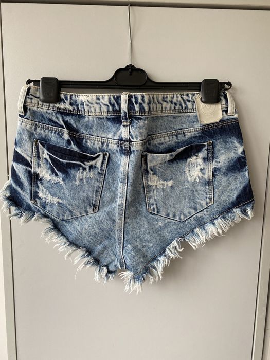 Шорты Bershka.