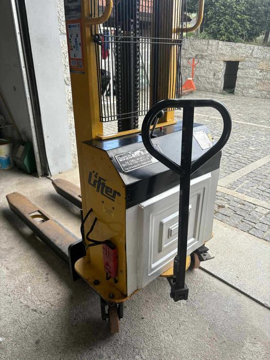 Porta-paletes Elétrico Lifter