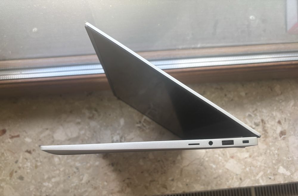 Samsung Galaxy Book 3  i7-1355u Ram 16Gb M2 256Gb 15.6” FHD IPS NP750XFG