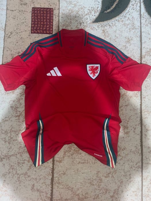 футбольная футболка сборной Уэльса Adidas сезона 2022/2023/2024 годов