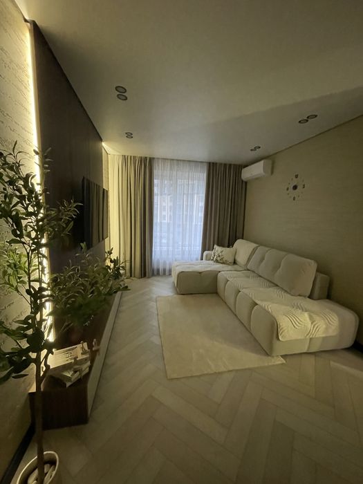 Апартаменти в новобудові для VIP-гостей в центрі.